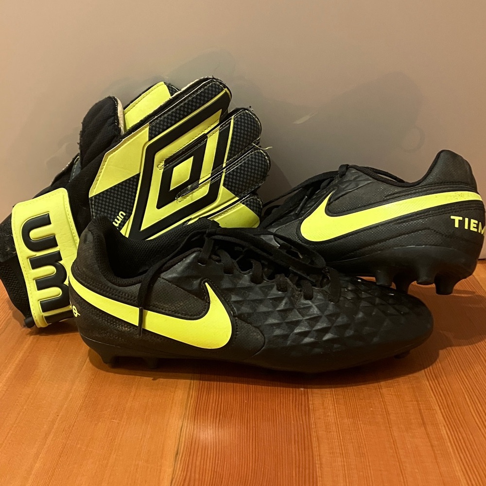 Nike Black and Neon Green Soccer cleats / Shoes + bonus Umbro goalie gloves
